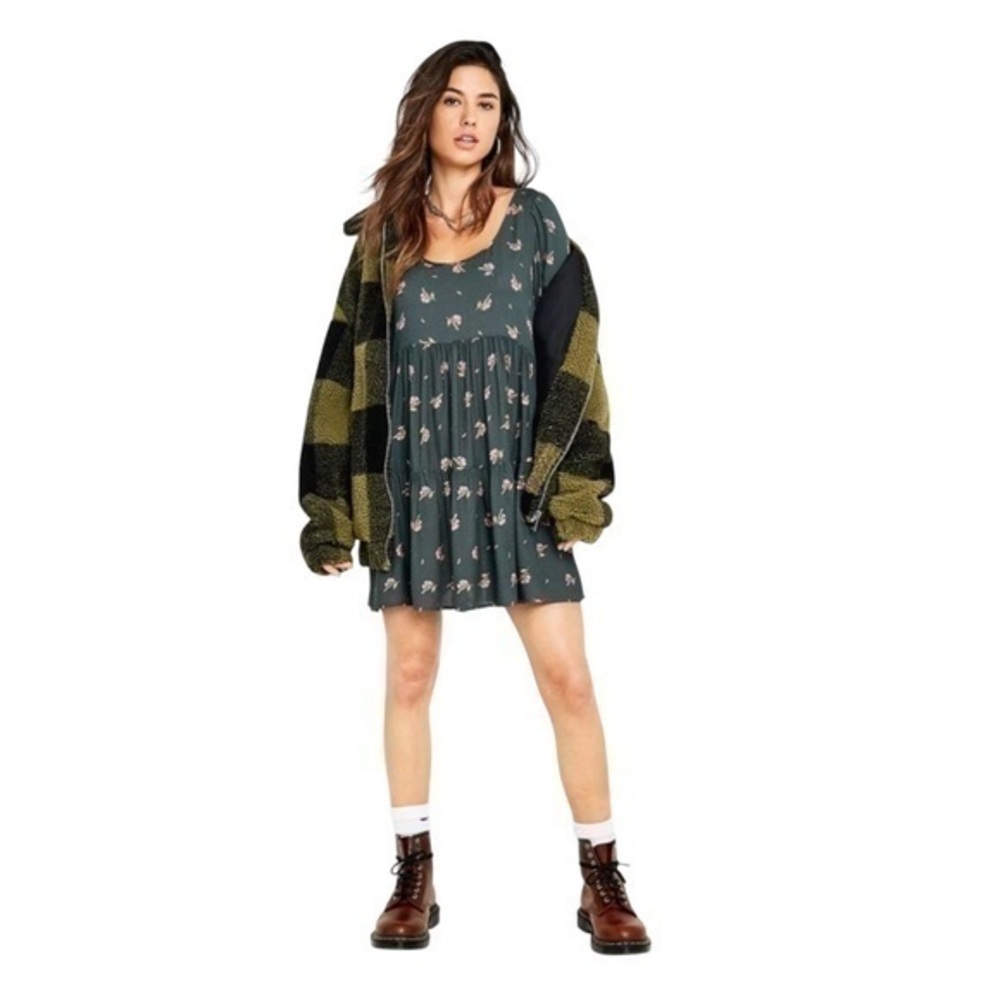 UO Mindy Floral Print Tiered Mini Dress 💕